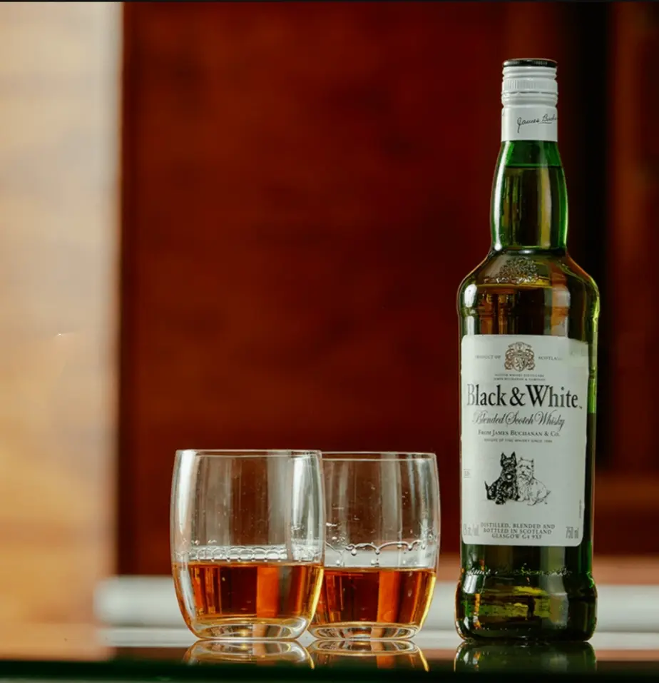 Black & White Blender Scotch Whisky 750ml