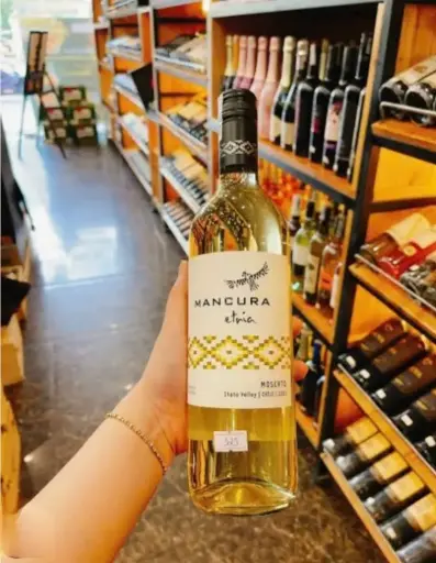 Mancura Etnia Moscato white Wine 750ml